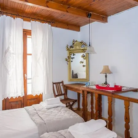 Vakantiehuis Nikita Traditional House *